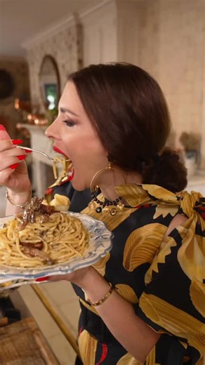 Day 2 of my week celebrating ICONIC Recipes features the one and only Carbonara! Can you guess tomorrow’s iconic recipe?😏✨ | The Pasta Queen