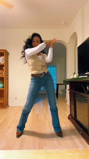 Deidra R (@deidrareneegalvan)’s videos with Clap Your Hands - Kungs