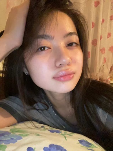 Cozy Bedroom Vibes: Relaxing Atmosphere and Comfort