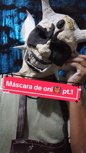 Cómo hacer una máscara de oni con cartonería