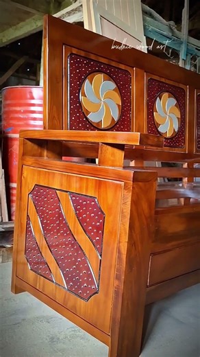 Custom Glossy Wood Finish: Modern Chairs with Artistic Polish #shorts