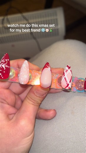 Christmas Nail Art Tutorial: Press-On Set for Friends