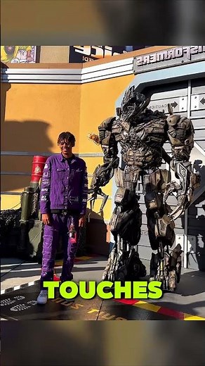 Megatron’s Roasts Are Pure Fire #megatron #megatron_fans #transformers #universalstudios