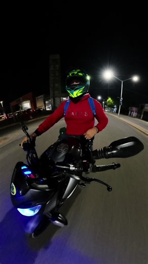 Viernes de mega !! Chido con la banda que me topé muchas gracias!! ☺️ #ns200 #mt09 #observacionesdiarias