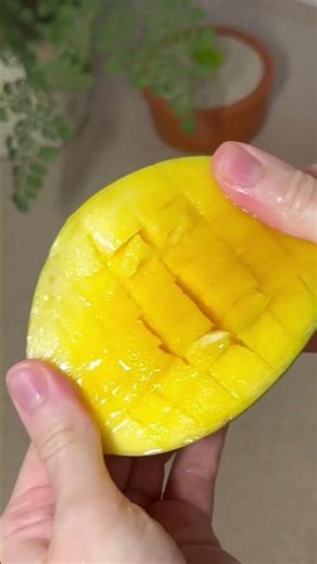 Easy mango hack - I wish I knew this before 🤩🥭