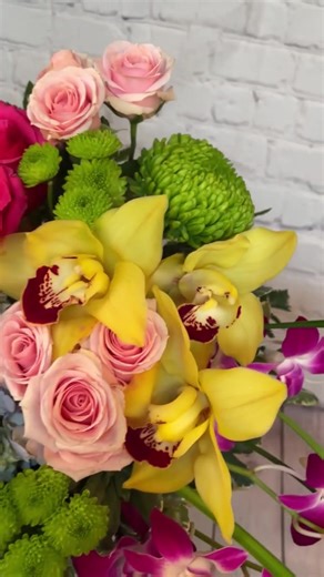 Flower power. Delivered today. 💐