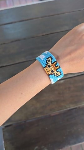 Giraffe Bracelet, Handmade Animal Jewelry, Friendship Band, Gift for Animal Lovers, Woven Alpha Pattern - Etsy