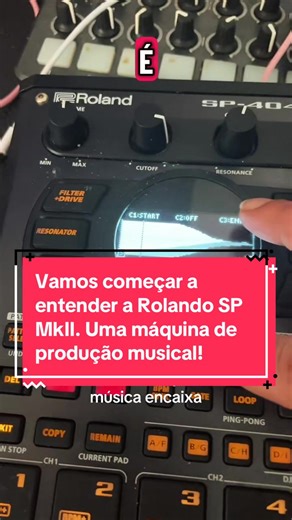 Iniciamos uma nova série de dicas e tutorais para quem tem curiosidade ou gostaria saber se vale a compra ou não. Pessoalmente, a Roland SP 404 MKII, é um grande acerto da marca! Viva o sample e a música! Vem pra entender como ela funciona #rolandsp404mk2 #tutorial #primeirospassos #mentorias #produçãomusical
