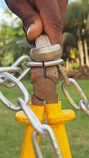 Tight Iron Chain Link? Open It in Seconds! 🎉 Easy DIY Trick 👍 #craft #handmade #skills