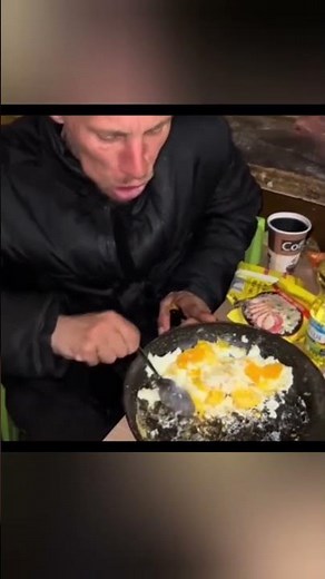 Валера ешь яйца.