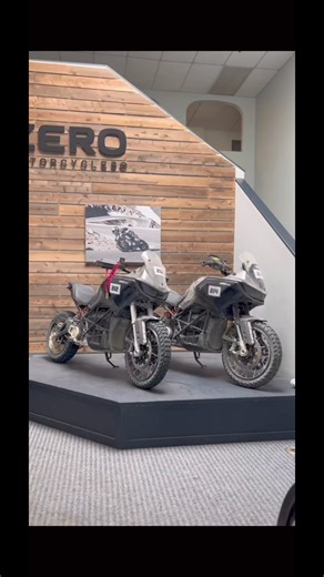 Speaking of racing…check out these Zero DSR/X race bikes sitting pretty in the Zero HQ lobby. We built these to test & race in the Biltwell 100 and both bikes made it to the podium — our very own Trevor Doniak taking 3rd place in the 100 mile class and Kyle Hernandez landing 1st place in the 75 mile class. 🏆 We thought it best to leave them dust and all as a reminder to everyone here at Zero what these machines are capable of. ⚡️ Want to see what a 17.3kWh battery swap looks like mid race in th