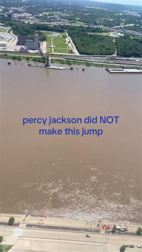 back on the st louis arch jump arc #percyjackson #booktok #pjo | credit: @rosalyn_hjelm