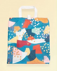 Notre sac en édition limitée conçu par Hvass & Hannibal n'a que des bons côtés – 2 pour être précis : Grâce à son design unique réversible, vous êtes toujours parfaitement équipé. Pour une période limitée seulement : offert pour toute commande au-delà de 50€ → go.waterdrop.com/sac-hvass-hannibal | Waterdrop