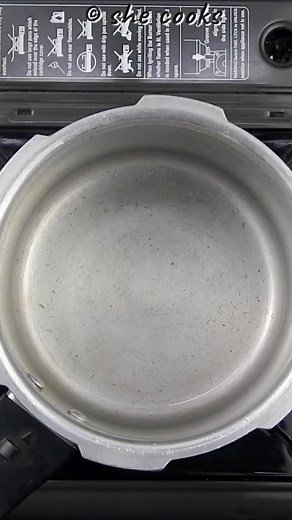 Lunch in 10 mins | Quick & Easy Lunch Box Recipe | Creamy Curd Rice | Curd Rice | Thayir Sadam Like And Follow Us On: WhatsApp https://www.whatsapp.com/channel/0029VaCVXqwGU3BMfjlOyL18 Facebook – https://www.facebook.com/shecooksNbakes/ Instagram – https://www.instagram.com/shecooks_official/ Pinterest – https://www.pinterest.ca/shecooksNbakes/pins/ YouTube - https://www.youtube.com/c/SheCooks/videos Twitter – https://twitter.com/SheCooksnBakes Ingredients: 1 Cup Sona Masoori Rice 1/2 Cup Milk 1