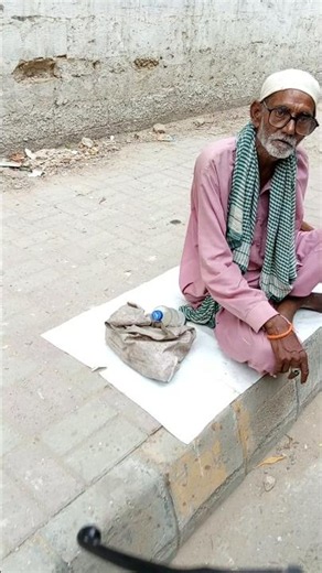 Help to poor old man #viral #helpthemfoundation #youtubeshorts1