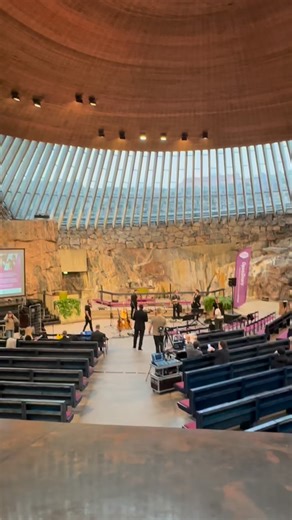 Valtava kiitos kaikille, jotka tulitte juhlimaan kanssamme lauantaina! 💜 Open Doors Suomen 10-v juhlassa saimme kuulla vaikuttavia puheita, nauttia upeasta musiikista sekä olla koolla yhtenä seurakuntana - täpötäydessä kirkkosalissa! Haluamme kiittää kaikista onnitteluista, tuesta ja rohkaisevista kohtaamisista vanhojen ja uusien ystävien kanssa 🙌 Jatketaan eteenpäin rukoillen ja kertoen myös muille vainottujen kristittyjen tilanteesta! 🙏 #opendoors #opendoors10v #vainotutkristityt | Open Doo