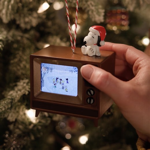 A Peanuts® Keepsake Ornament that captures your heart 🥰🎶