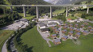 Heute entführen wir Sie in das JUFA Hotel Wipptal, eine wahre Familienoase mitten in den Tiroler Alpen. | tirol tv