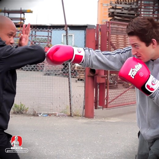 🧠 Awareness, positioning, and decision-makingpresents: The KT3 system comes to Rome for two days, focused on discipline, structure, and actual application. The training course is based on concrete self-defense, biomechanics, and pressure trainingining 🧠 Awareness, positioning, and decision-making of the KT3 Self-Defense System will lead ato unique training course based on concrete self-defense, biomechanics, and pressure training Master Wong, international instructor and founder of the KT3 Sel