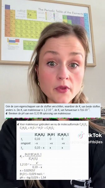 ➡️ pH berekeningen, Zwakke Zuren, Logaritmes, abc-formule, Kz… HELP! 😫Snap jij nog steeds niet hoe je pH berekent bij een zwak zuur? Kijk dit filmpje tot het einde voor het stappenplan wat er voor zorgt dat je deze berekening goed kunt maken! Scoor die punten op je examen!🚀 Wat leer je in deze video? ✅ Hoe je molariteit gebruikt voor [HZ] ✅ Kz = zuurconstante → wat doe je ermee? ✅ Logaritme omrekenen naar pH ✅ De abc-formule toepassen als het écht pittig wordt ✅ Stappenplan voor rust & overzic