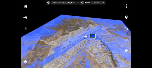 美國空軍研究實驗室（AFRL）最初以 75 萬美元投資，點燃了 Farsight JAGR 的火花。如今，它已成為推動 Agile Combat Employment (ACE, 靈活作戰運用) 與 爭奪環境後勤 (Contested Logistics) 的關鍵工具，正在改變全球空軍與公共安全的作業方式。 📌 核心優勢 • ✅ 即時建模：數分鐘內生成全區 3D 場地，取代傳統耗時數小時甚至數天的工兵測量。 • ✅ 作戰整合：與作戰單位並肩研發，直接融入 ATAK (Android Tactical Assault Kit) 與 共通作戰畫面 COP。 • ✅ 精準評估：自動分析跑道長度、坡度、橫斜度、障礙物與滑行區安全性，提供 C-17 / C-130 等運輸機是否能安全降落的明確答案。 • ✅ 模組化應用：可擴展至災害救援、應急撤僑、特種部隊前進部署等多種場景。 📖 發展脈絡 • 2022 年，我司合作夥伴Reveal Technology獲 AFRL「直接進入第二階段 SBIR」計畫支持，成功將 JAGR 平台落地。 • 2023 年，完成多次實兵演練，將跑道評估時間 從數小