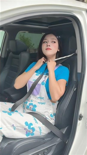 Escaping a Car While Restrained 😳🚗 Would You Know How? #kindness #help