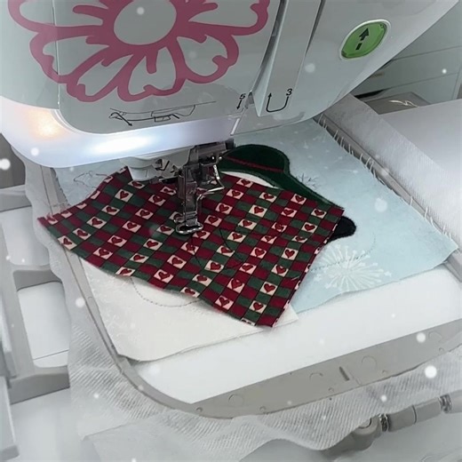✨ Let it snow… in your hoop! ✨ Create a set of charming winter-themed coasters with the Let it Snow Coasters ITH design. ⛄ ✔️ For 4x4, 5x5 and 6x6 hoops ✔️ Perfect for relaxing stitching days & gorgeous gift sets 👉 Make a set today and bring a touch of winter to your home. | Sweet Pea Machine Embroidery