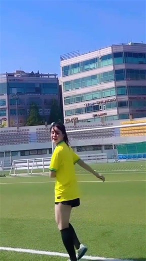 tutorial skil sepakbola bagi pemula #football #shortvideo #soccer #footballskillschallenge #sports