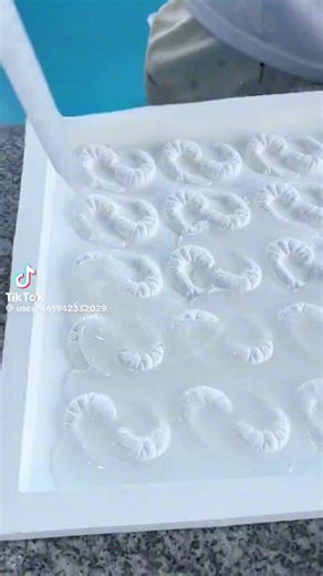 This is how they make fake shrimps in China. 😱