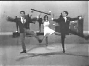 Freddie & the Dreamers-I'm telling you now w/ frankie avalon and annette funicello ON Hullabaloo!