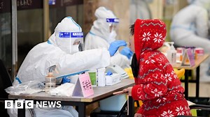 China: Businesses shut as officials widen Covid lockdowns