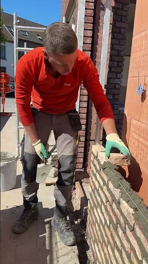 Cladding a house with clinker bricks