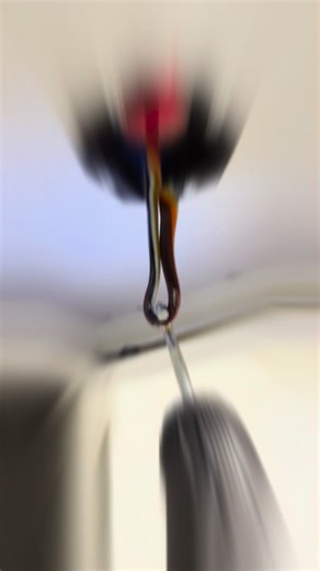 Jamie Kuykendall on Instagram: "“How is your twisted cane so perfect!?” 🤫 a fun hack for consistent twists when pulling twisted cane on the @hot_shot_ovens mount! #vitrograph #glassart #fusedglass #vitrigraph #northtexasglassartists"