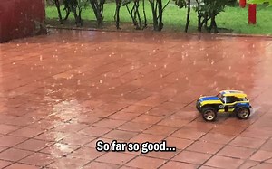 【伟力12402-A大脚车】论能否在雨天玩不防水的RC遥控车