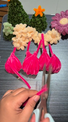 Hibiscus 🌺 Gumamela, basic tutorial for brgginers✅ ##GumamelaDIY #FuzzyWireFlower #PipeCleanerCrafts #DIYFlowers #CraftTutorial #FlowerMaking #GumamelaCraft #BeginnerCrafts #TikTokDIY #CraftIdeas #fypviralシ | Craft Corner