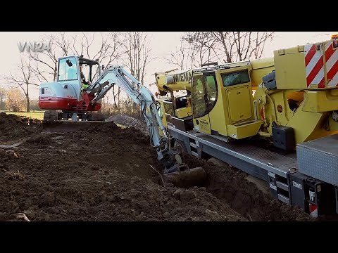 VN24 - Mobile crane stuck in the mud - preparatory excavator work for the recovery