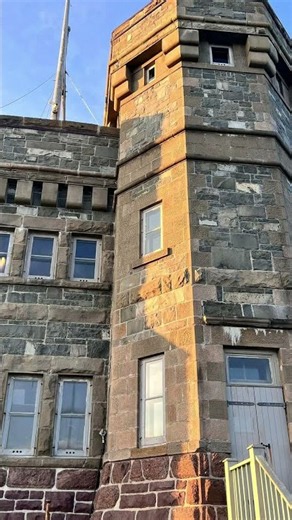 Why everyone is obsessed with Signal Hill #stjohns #newfoundland #travel