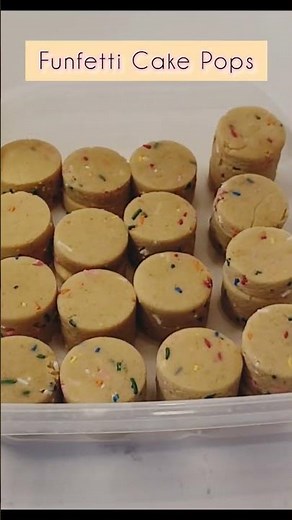 Funfetti Cake Pops: Dipping and Decorating Fun! #funfetti #cakepops #morsel