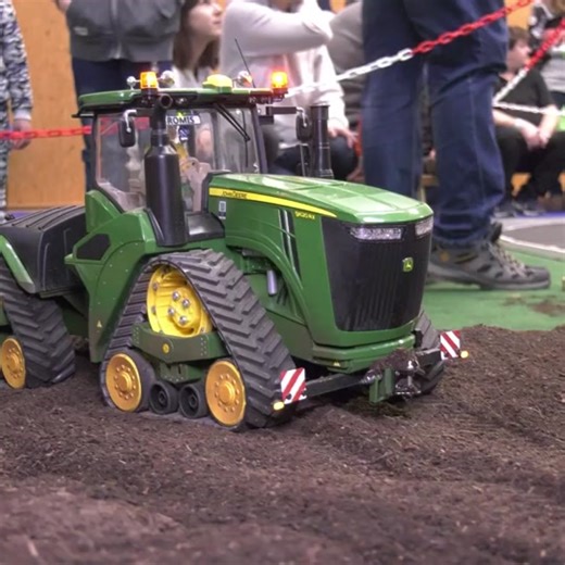 Fully Functional RC Tractor: John Deere Model Perfect for RC Show