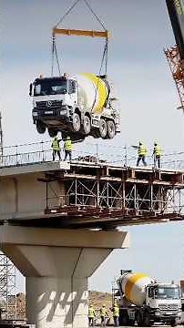 Building demolition dum Track and heavy equipment fails