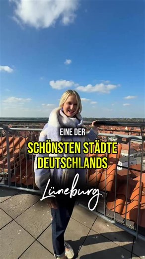 Lüneburg an einem Tag – die schönsten Highlights der Hansestadt 1. Historisches Wasserviertel & Stintmarkt Perfekter Start in den Tag: alte Speicher, der historische Kran und viele schöne Fotospots direkt am Wasser. Tipp: Dropjes en Kopjes – eine kleine Lakritz-Bar mit besonderen Sorten. 2. Wasserturm Lüneburg Aussichtsplattform mit rund 220 Stufen oder bequemem Aufzug. Oben erwartet dich ein beeindruckender Panoramablick über die ganze Stadt und eine kleine Ausstellung zur Geschichte des Turms.