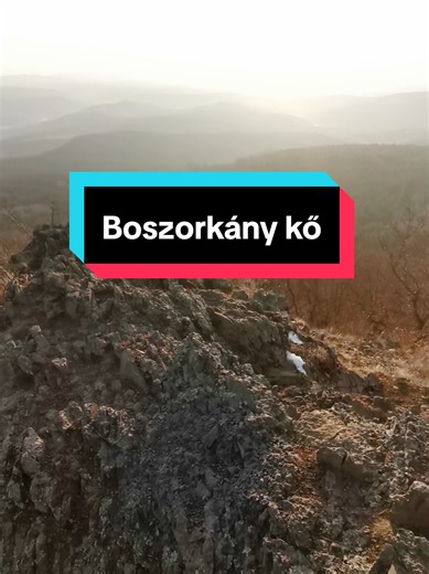 Boszorkány - kő. Salgó Vára. Salgótarján. Kirándulás mikrobusszal. Utazz velünk. www.lacibusz.hu 🌞🇭🇺🚌 #salgótarján #travel #magyartiktok #nekedbe #utazás
