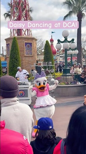 Daisy Duck Dancing! #shorts