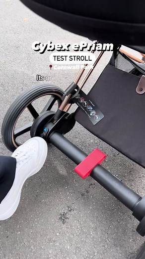 Innovative Cybex e-Priam Stroller: Terrain-Adaptive Technology