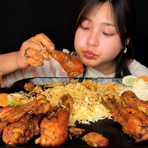 ASMR: EATING SPICY CHICKEN CURRY🔥 BASMATI RICE || #shorts #mukbangn#asmreating #mukbangasmr #asmr