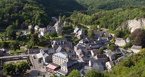 Das Schlo? In Den Ardennen online schauen in Deutsch mit deutschen Untertiteln in UHD 21:9