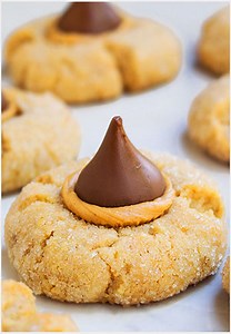 Easy Peanut Butter Blossoms {Hershey's Kisses}
