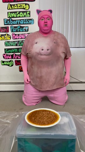I’m a FAT pig!! #oink #oinkoink #pig #piggy #animal #animals #pigs #beans #cringe #cringy #meme #outfit #costume #cosplay #food