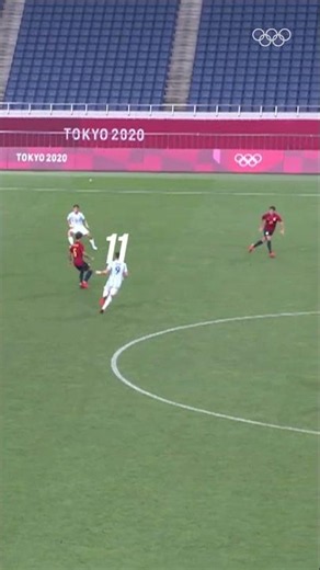 Mikel Merino with the finish for Luis de la Fuente's Spain. We've seen that before! 🇪🇸⚽