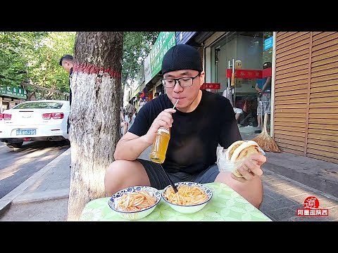 【阿星探店】美味凉皮秦镇米皮，纺织城老店天天排长队，阿星每次都要咥两碗